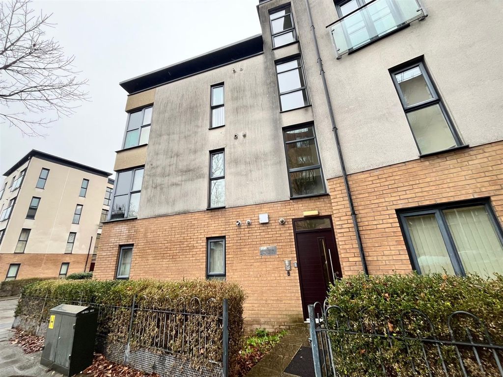 Property photo 2 of 8