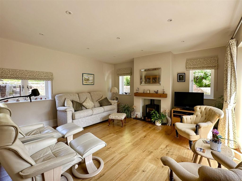 Property photo 2 of 32