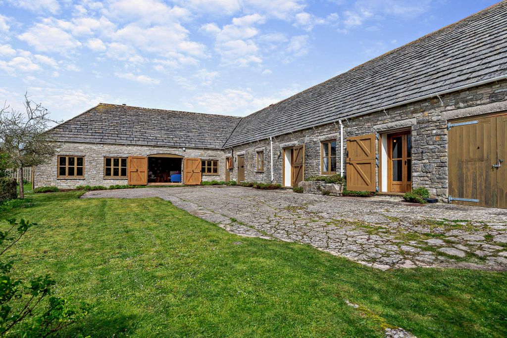 Property photo 2 of 14 Image