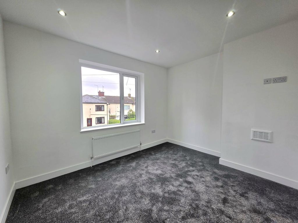 Property photo 3 of 9 Bedroom