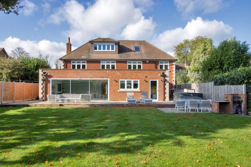 Property photo 2 of 33