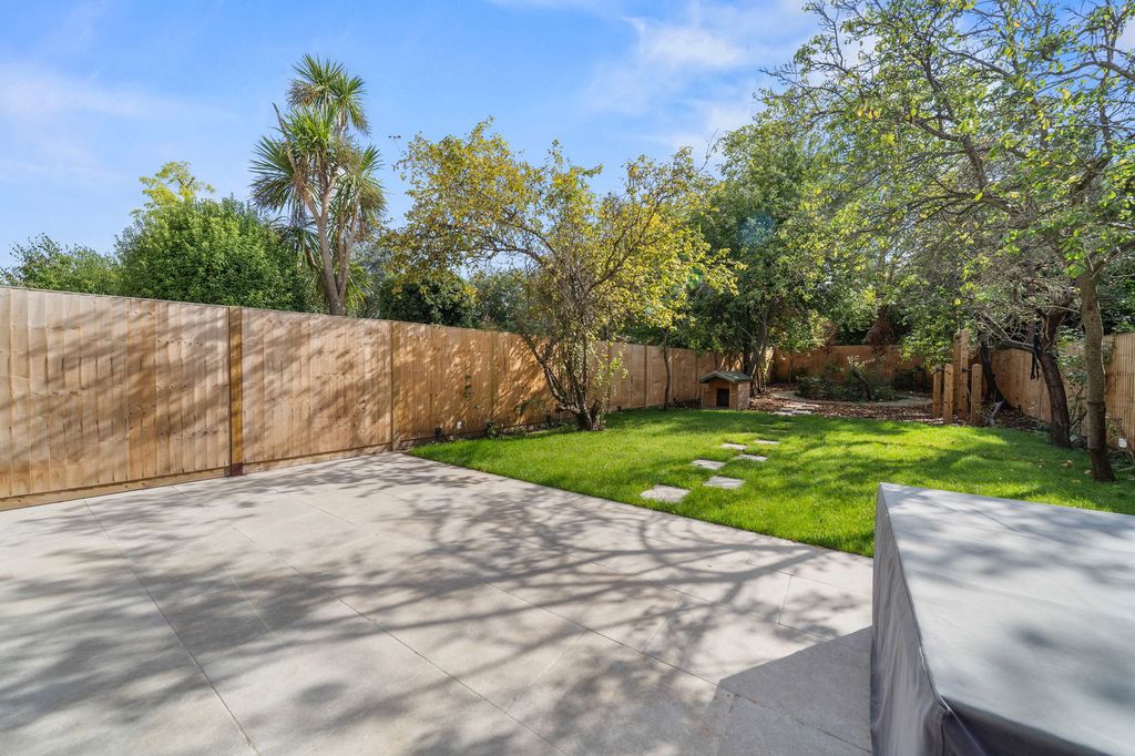 Property photo 3 of 24