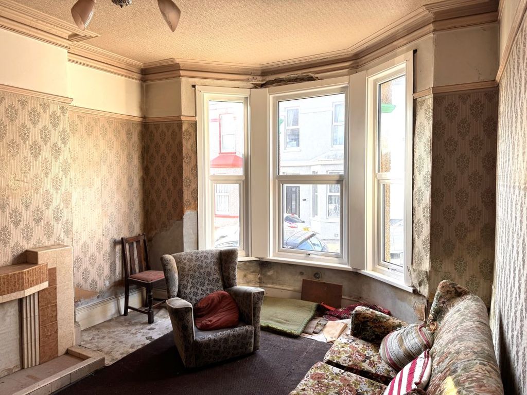 Property photo 2 of 11