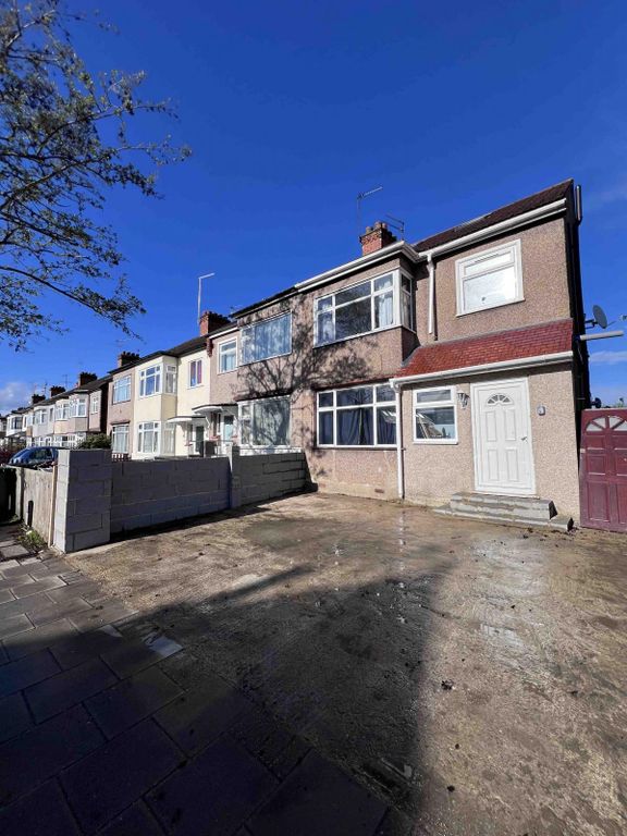 Property photo 1 of 18 First Floor 3 Bedroom 2 Bathroom Flat/Maisonette With Rear Garden, Parking To Let In Harrow View Ha1 £2300 Pcm Available From 29th October 2026