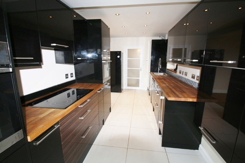 Property photo 3 of 12 Img_9833