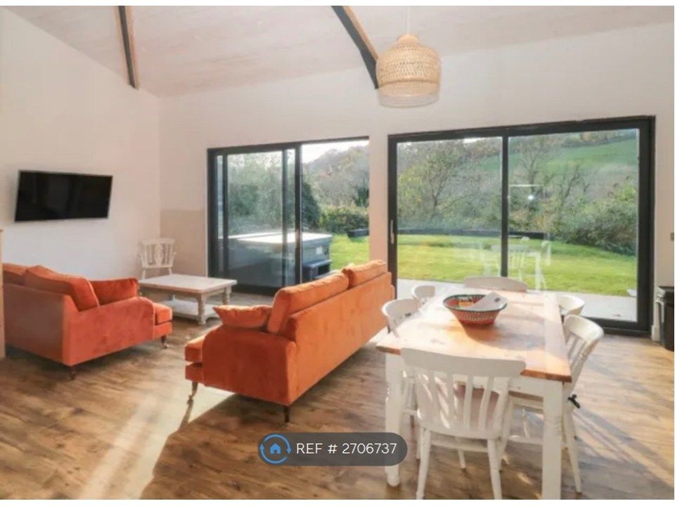 Property photo 3 of 8