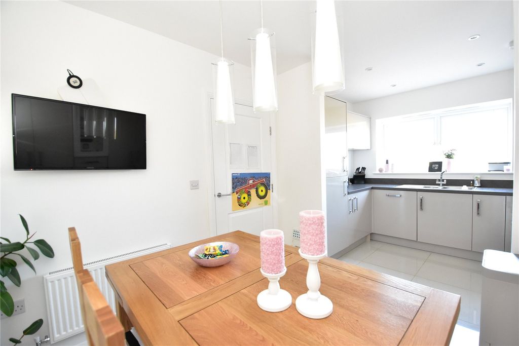 Property photo 3 of 17 Kitchen Diner