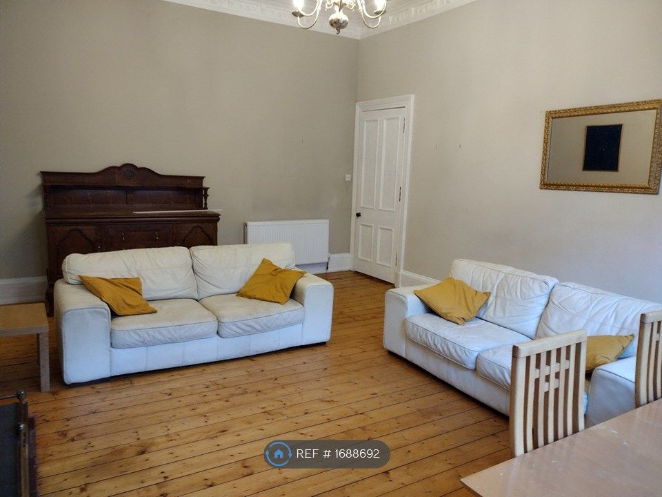 Property photo 3 of 13 Lounge