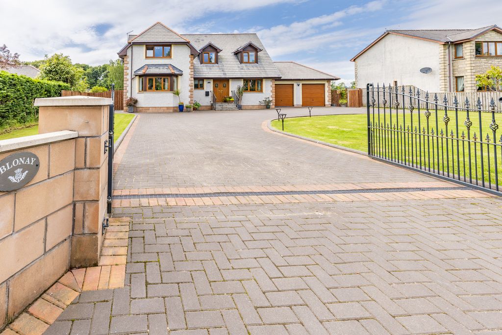 Property photo 2 of 27