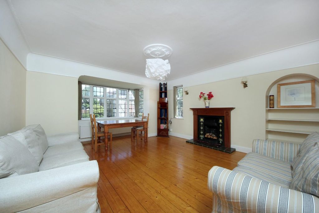 Property photo 2 of 8