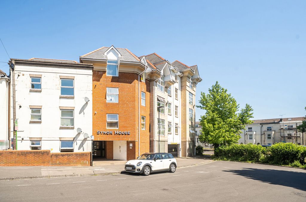 Property photo 1 of 12 1465782-1-6A176d6...