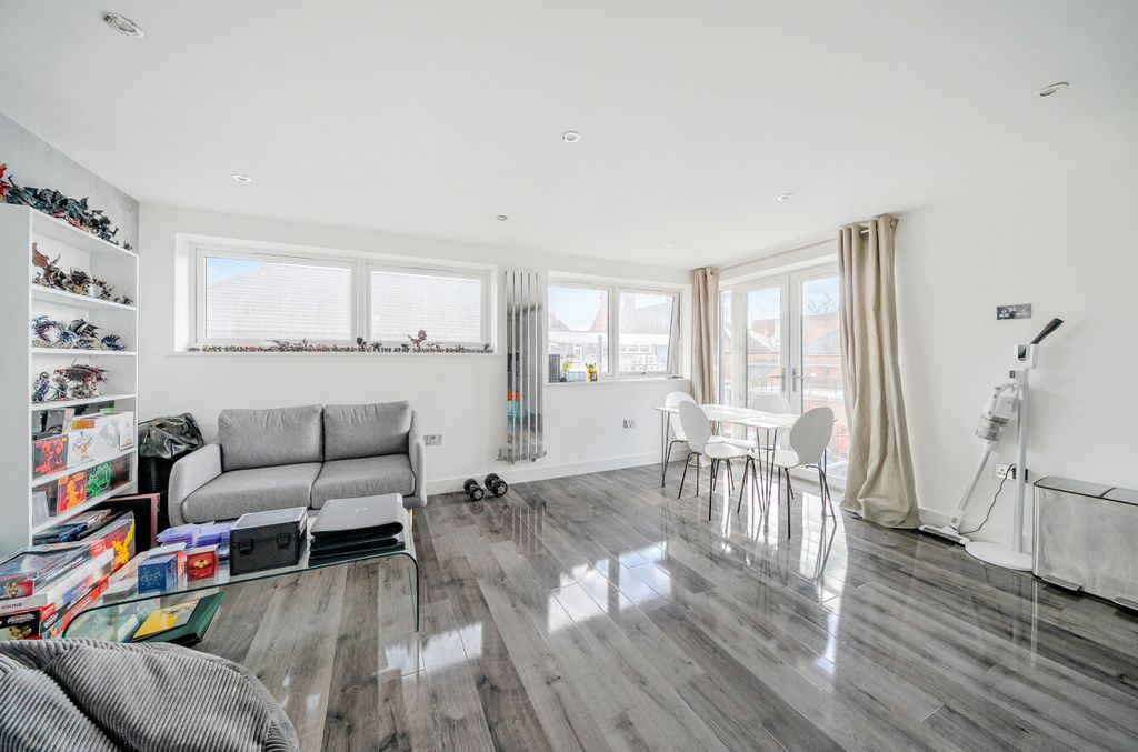 Property photo 2 of 10 1-69944Adf60B94-1...