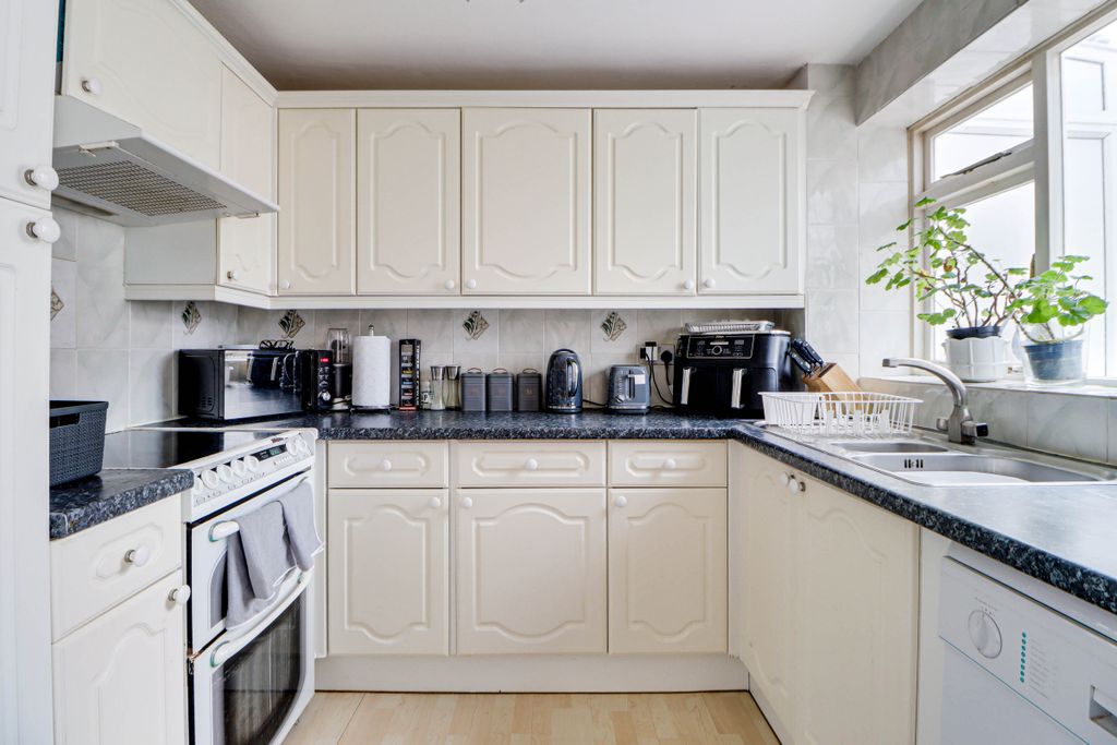 Property photo 3 of 15 Kitchen