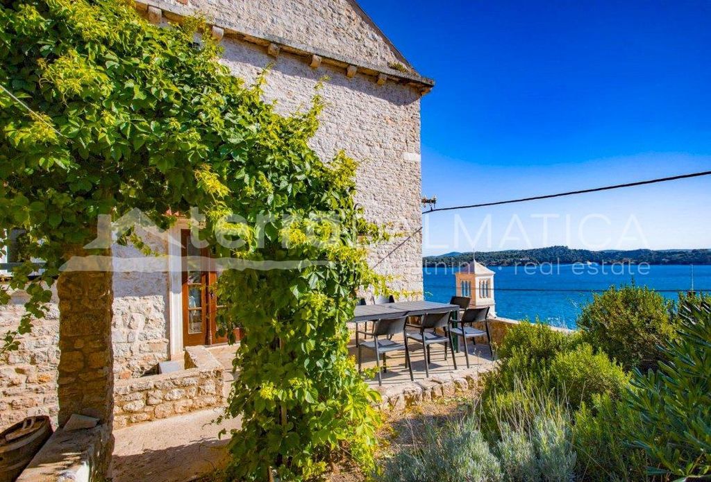 Property photo 2 of 12