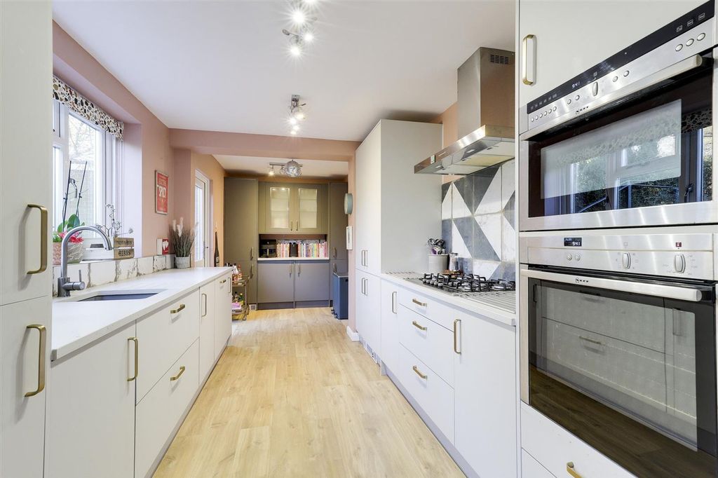 Property photo 3 of 30