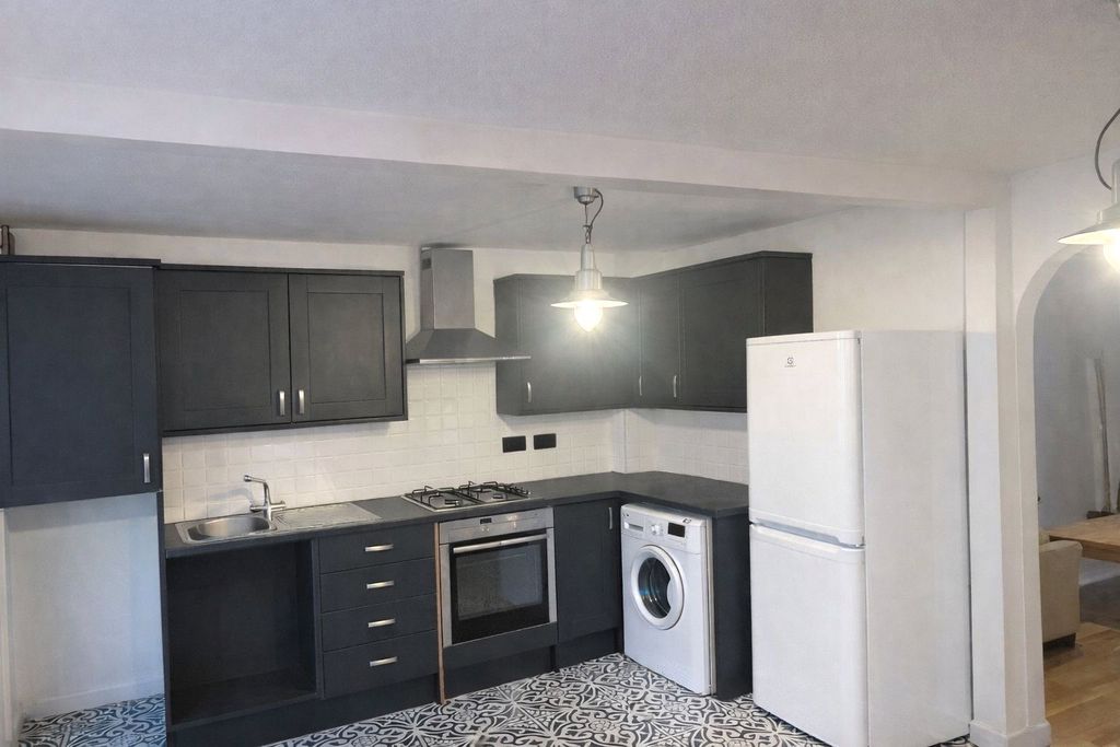 Property photo 2 of 11 Picture No. 24