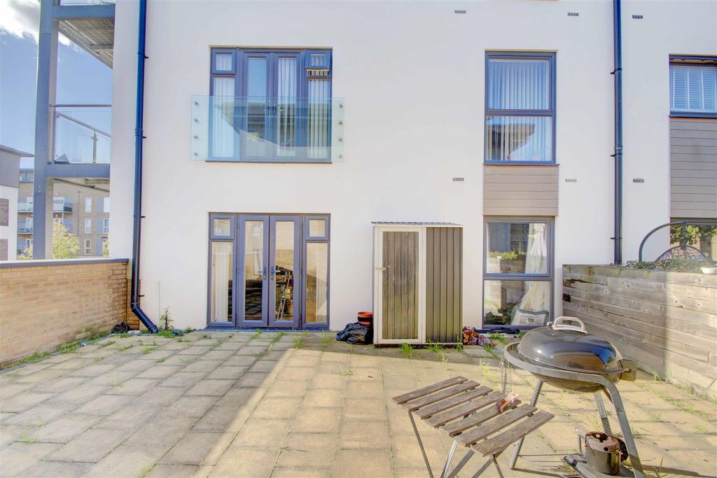 Property photo 2 of 11 Private Terrace