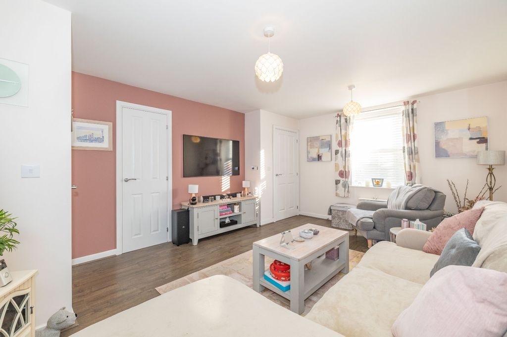 Property photo 2 of 13 Picture 2