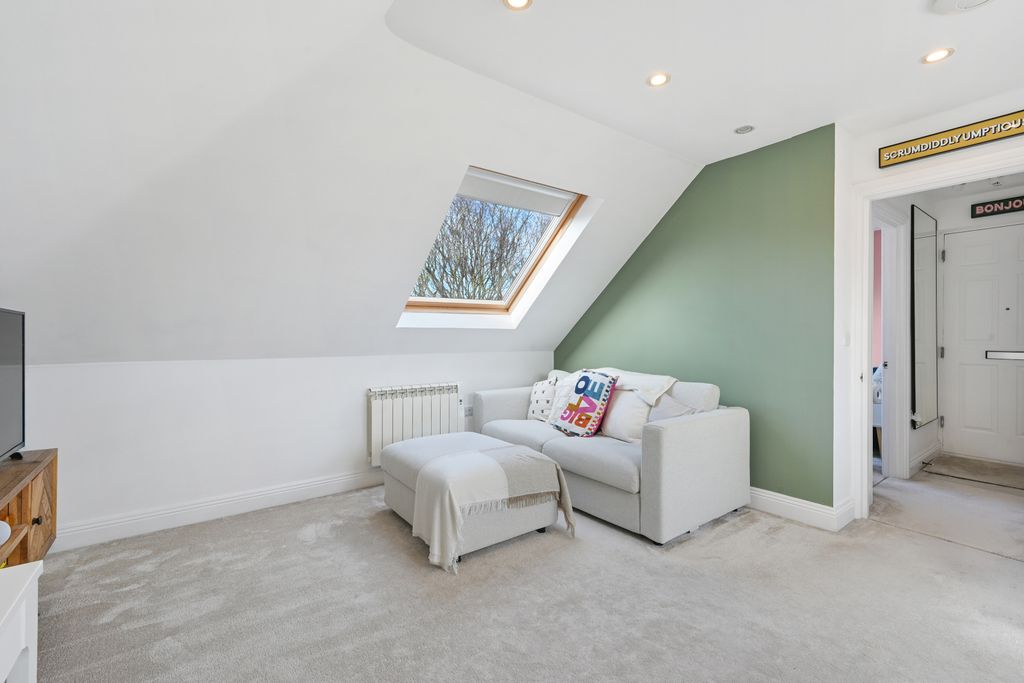 Property photo 3 of 7 Picture No. 11