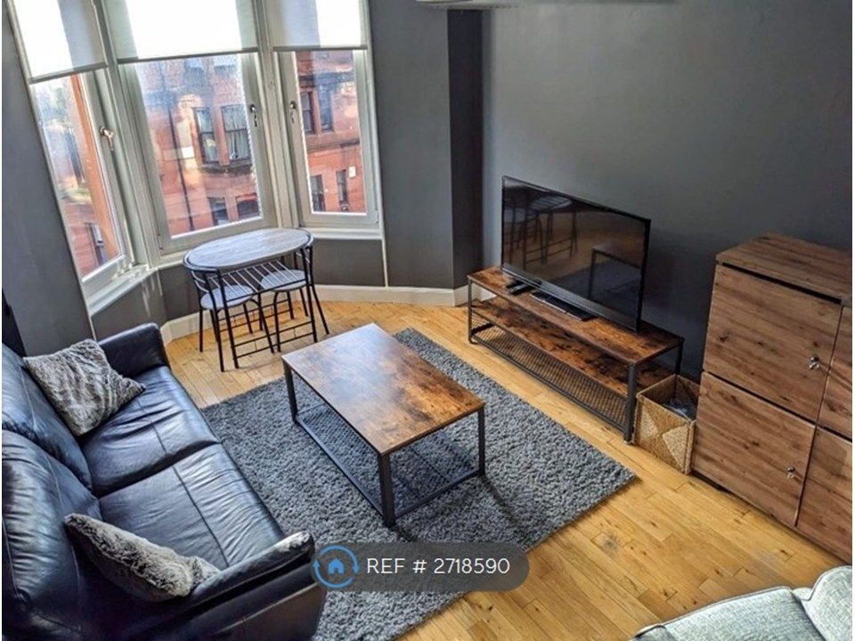 Property photo 1 of 16 Livingroom