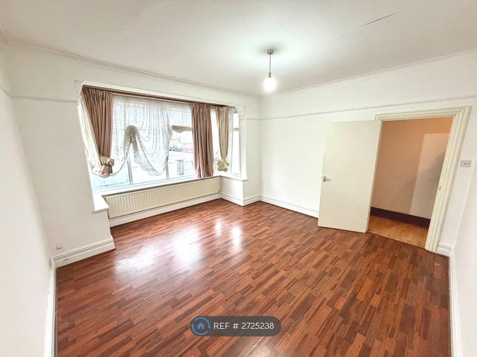 Property photo 3 of 9 Bedroom 1