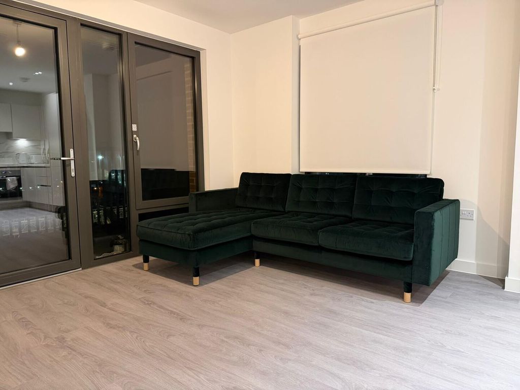 Property photo 2 of 11 Living Room