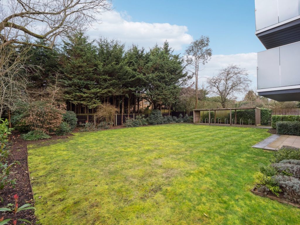 Property photo 1 of 10 Communal Gardens