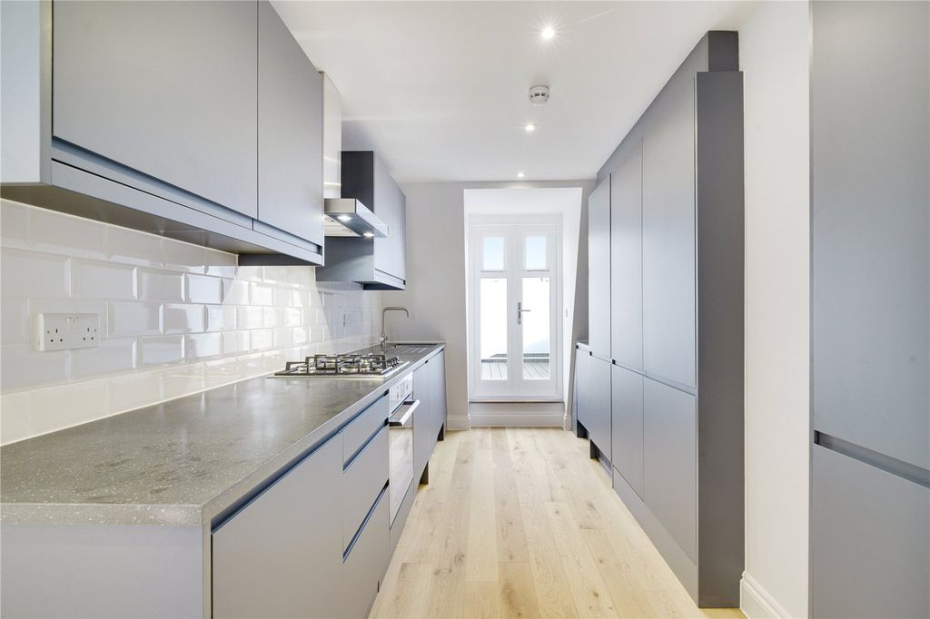 Property photo 3 of 22 Picture No. 08