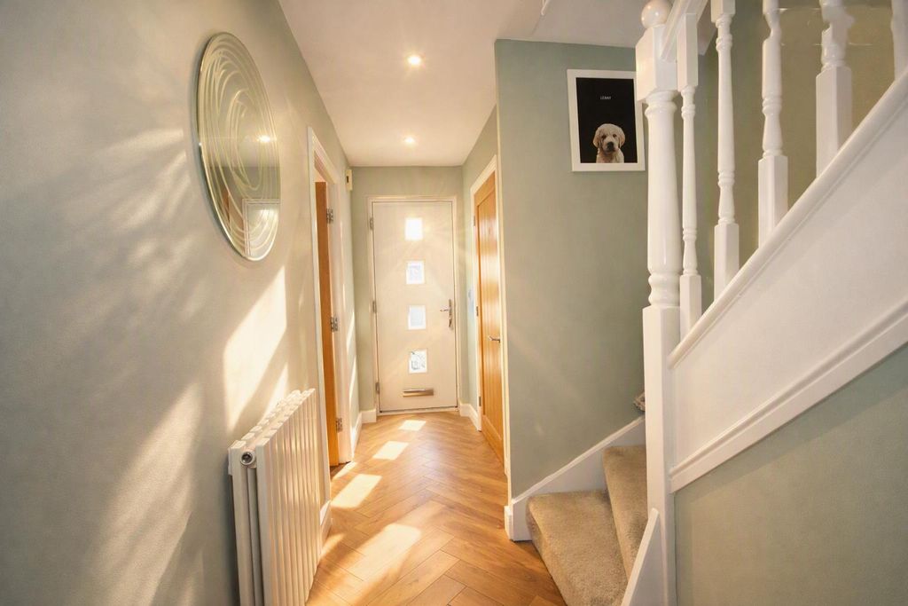Property photo 2 of 13 Entrance Hall