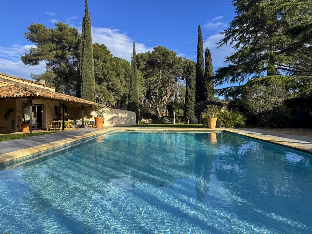 Property photo 2 of 24