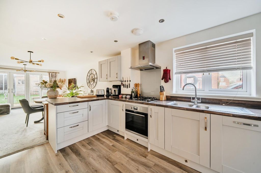 Property photo 3 of 18 1403893-4-6978E96d906Fc.Jpg