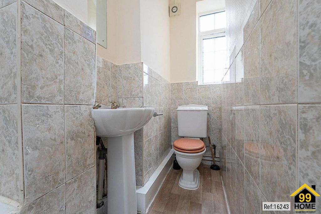 Property photo 3 of 11 Photo 2