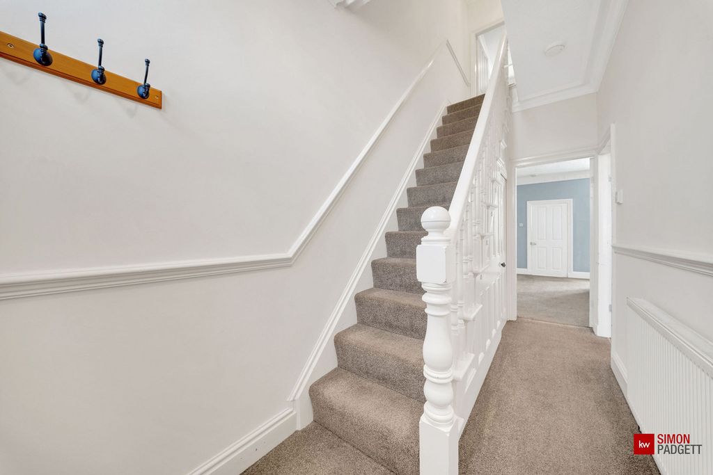 Property photo 2 of 32