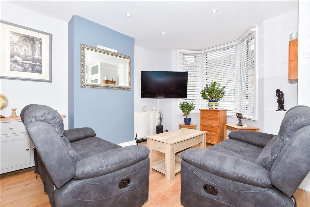 Property photo 1 of 15 Lounge