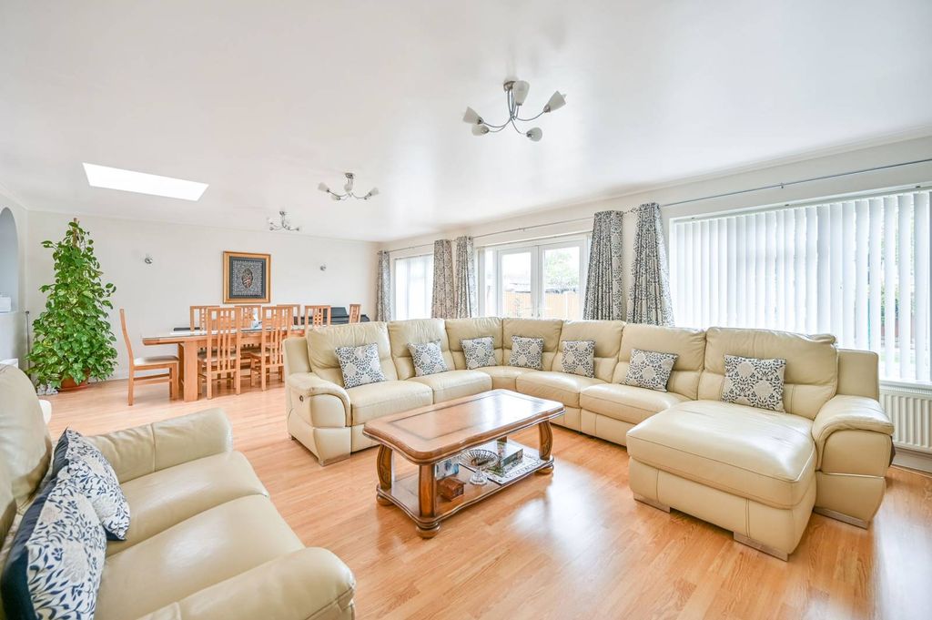 Property photo 3 of 14