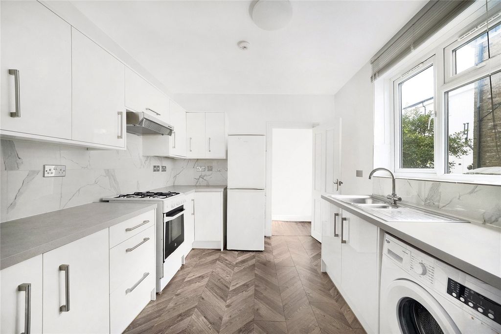 Property photo 2 of 14 Picture No. 11