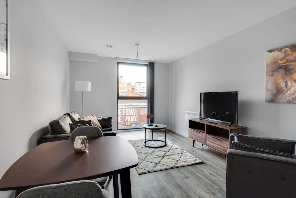 Property photo 1 of 18 Living Room
