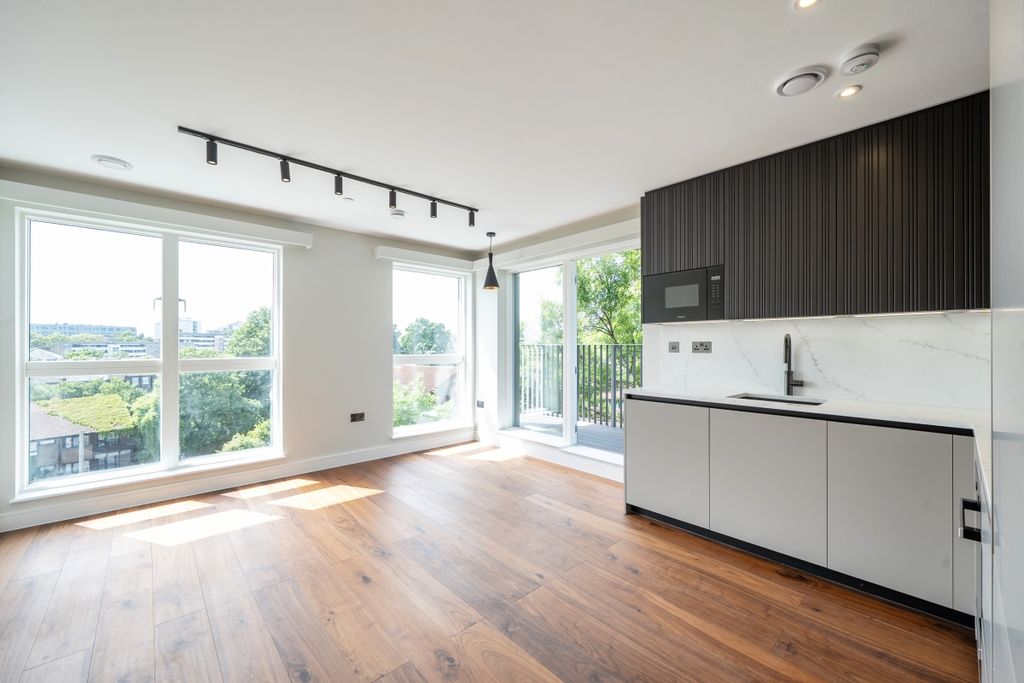 Property photo 1 of 12 1480145-13-6A3167...