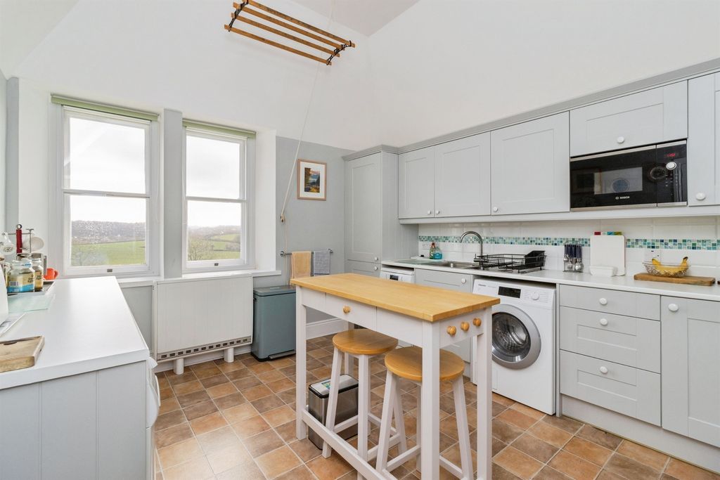 Property photo 3 of 34