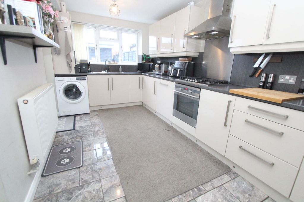 Property photo 3 of 23