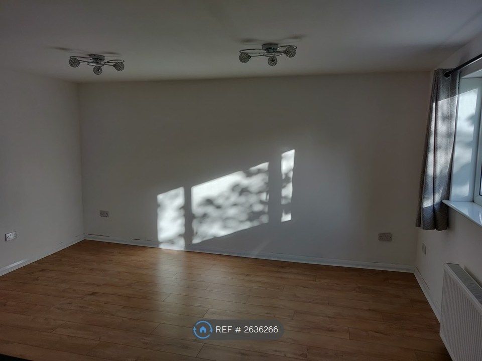 Property photo 3 of 19 Living Room