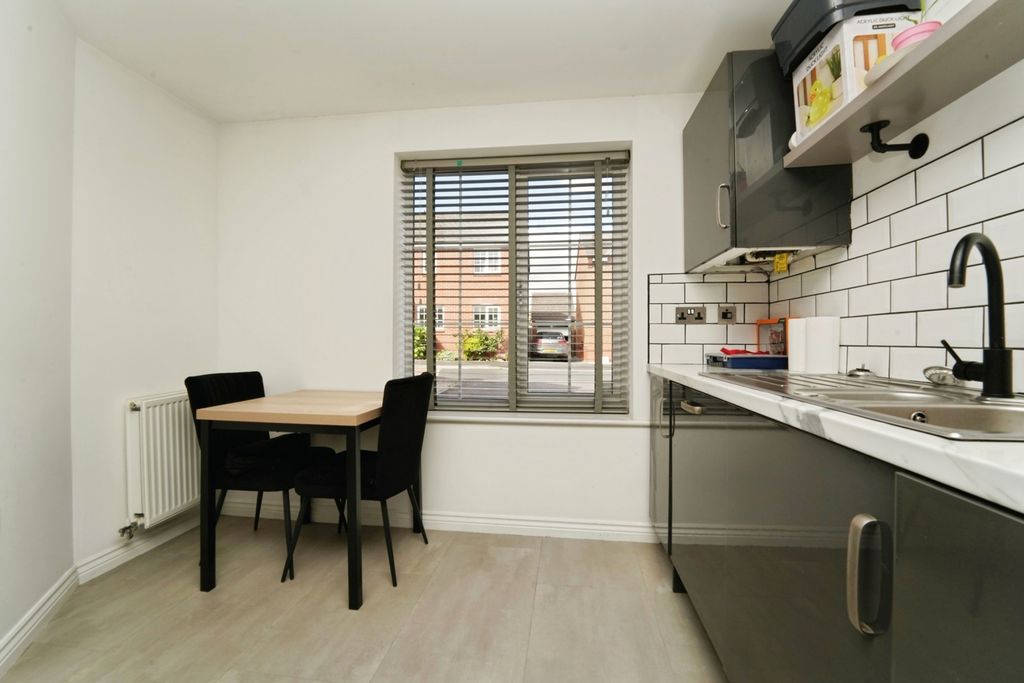 Property photo 3 of 11 Pbox-Img.Jpg