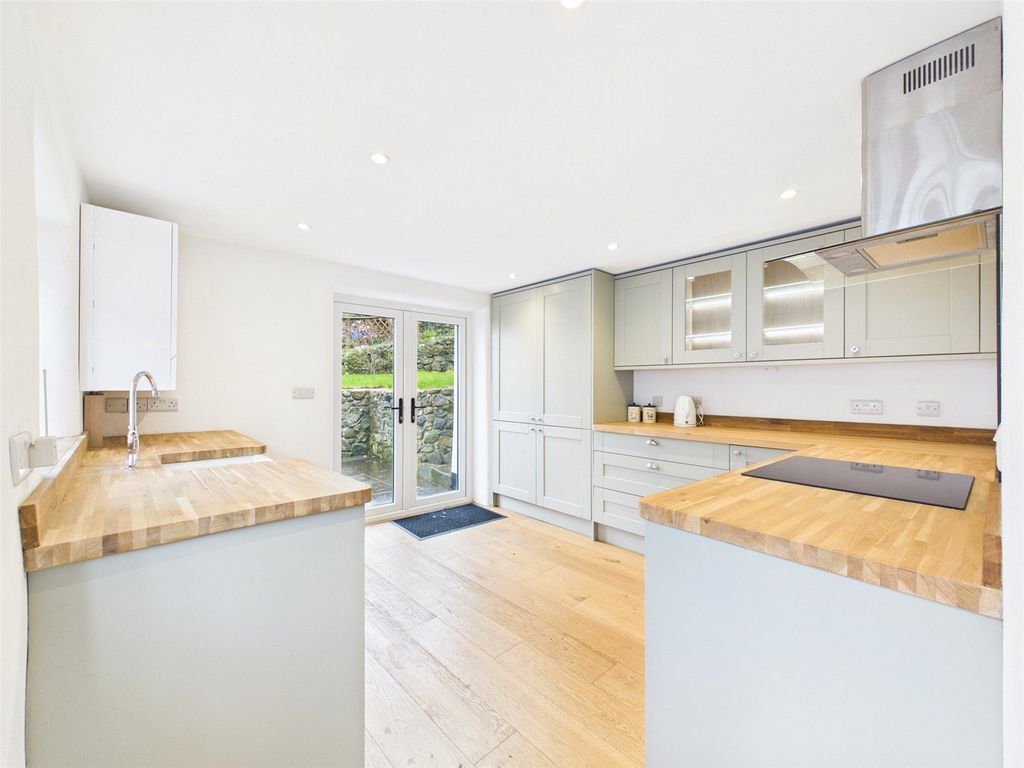 Property photo 2 of 19 Kitchen