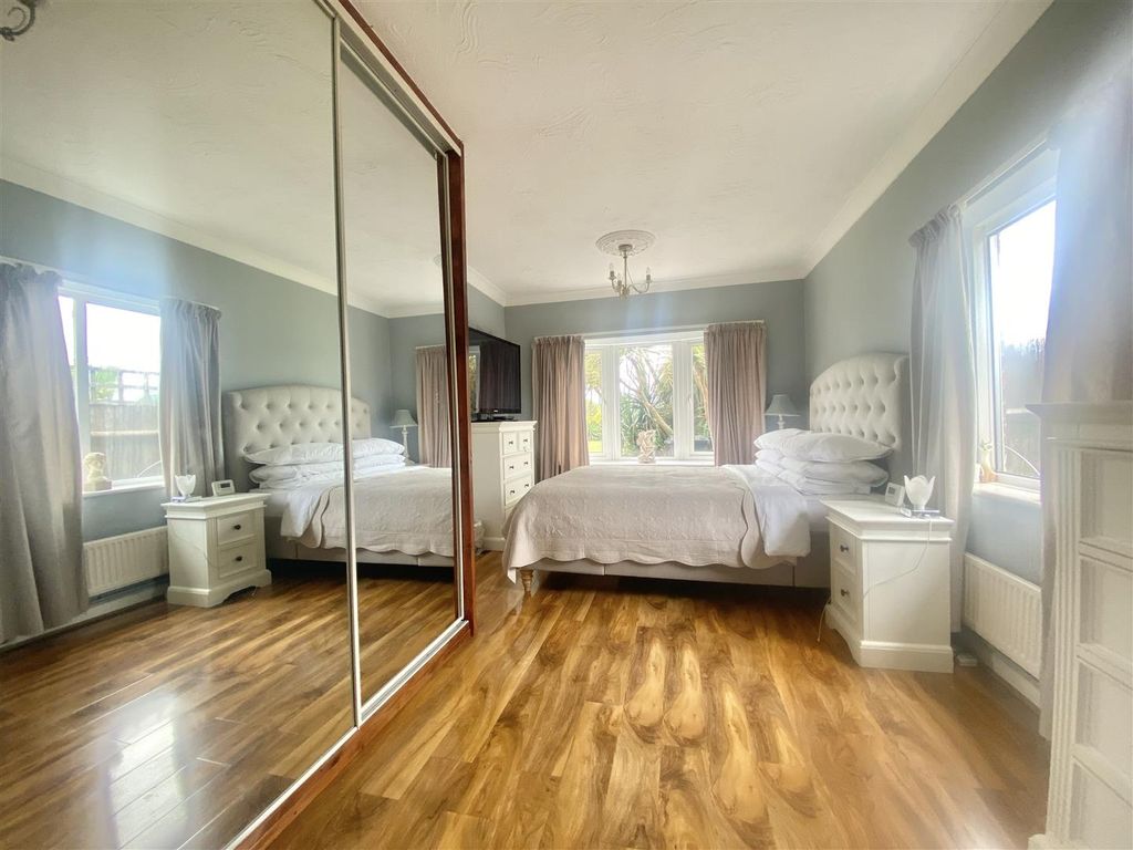 Property photo 3 of 28