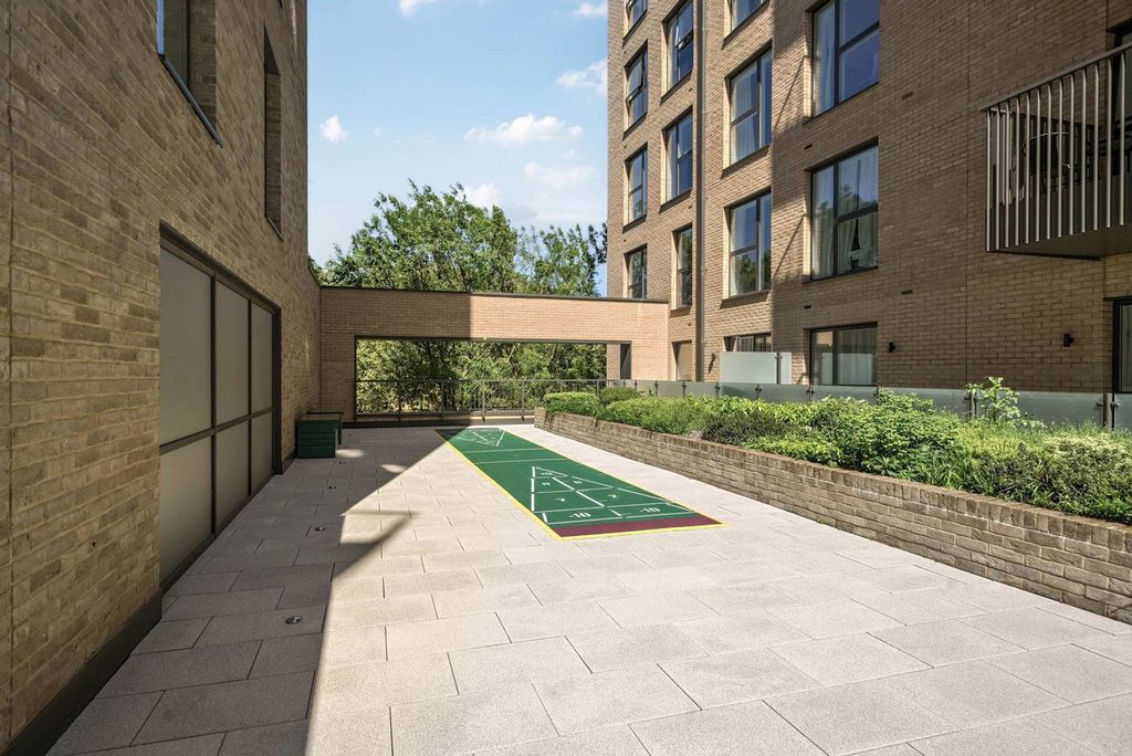 Property photo 2 of 40