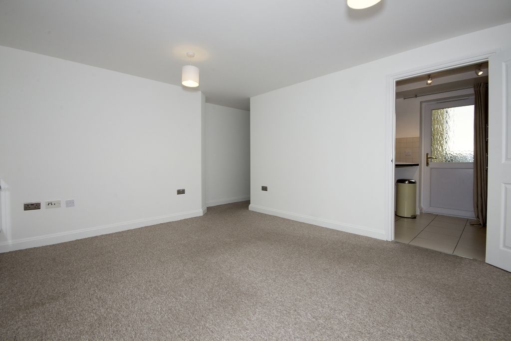 Property photo 1 of 9 Image (104)