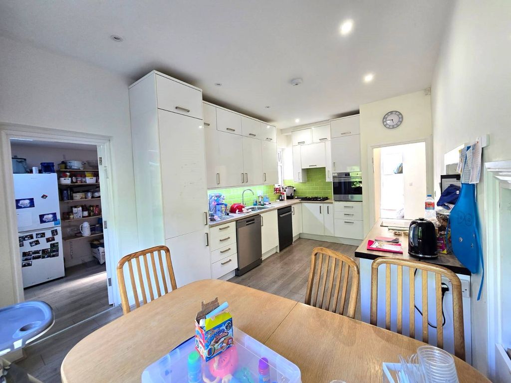 Property photo 2 of 11 Gallery