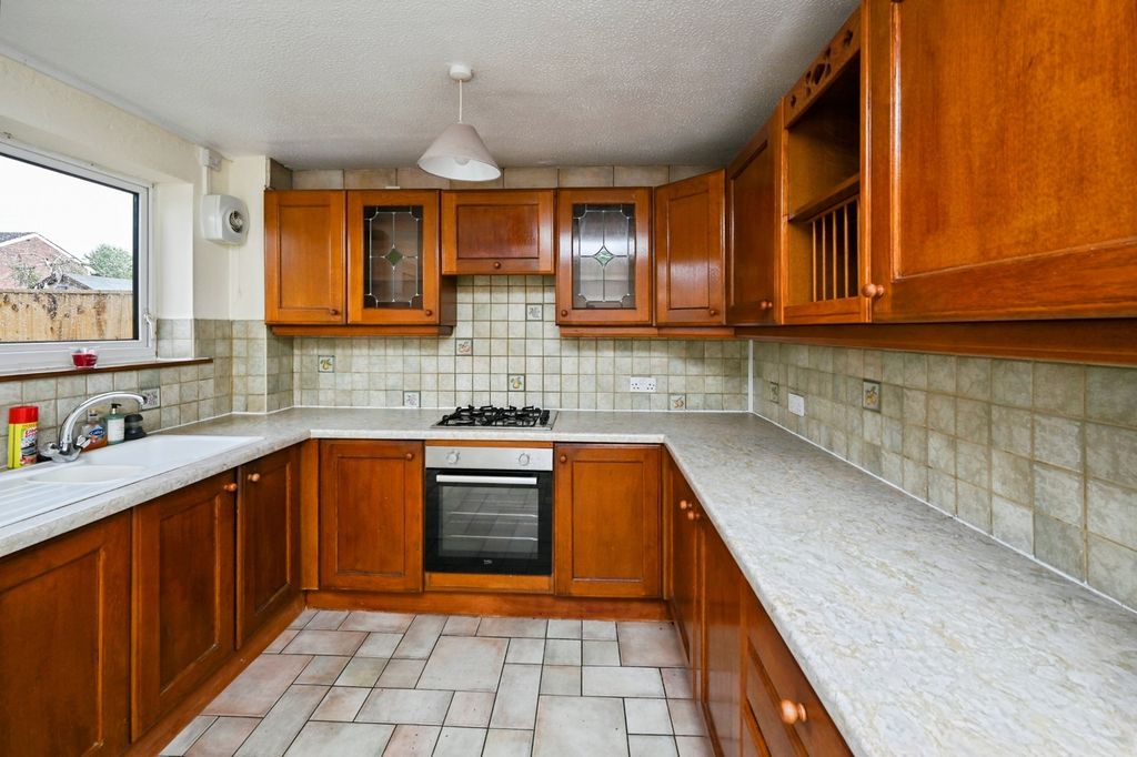 Property photo 2 of 17 Kitchen