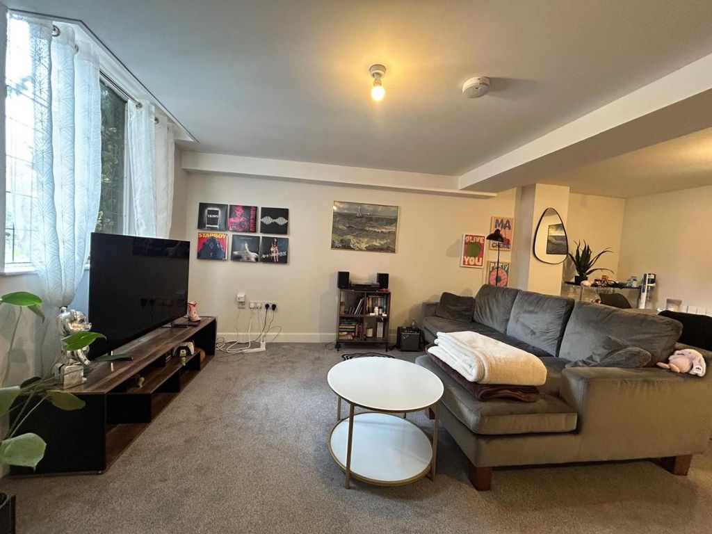 Property photo 2 of 6 Lounge.Jpg