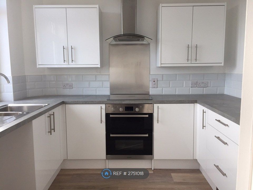 Property photo 1 of 12 Kitchen